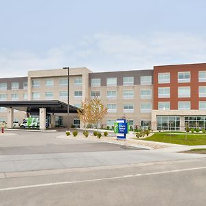 Holiday Inn Express & Suites Madison, An Ihg Hotel